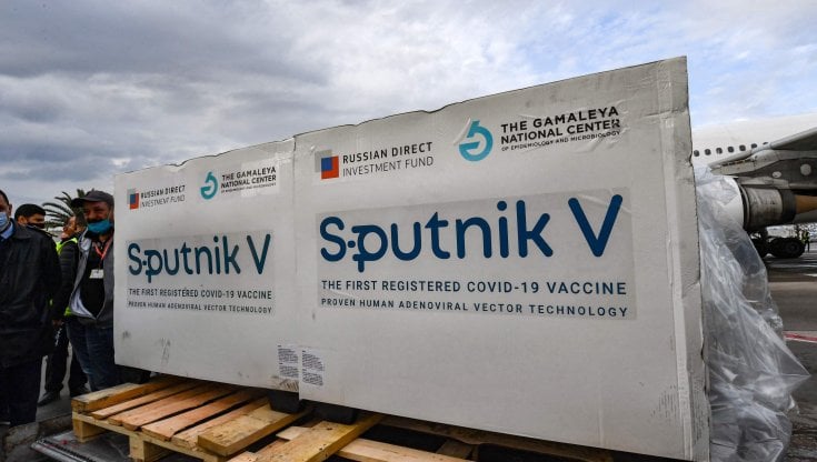 La propaganda di Putin e gli interessi della Lega, ecco quello che non torna nell'operazione Sputnik in Italia
