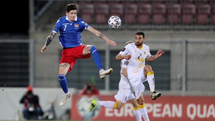 Yanik Frick (maglia blu) in azione contro l'Armenia