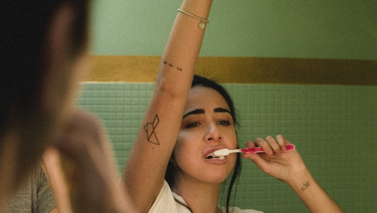 Federica Abbate: "Autrice di tormentoni o cantante? Ho imparato a fare pace con me stessa. E ora vivo con una gallina"