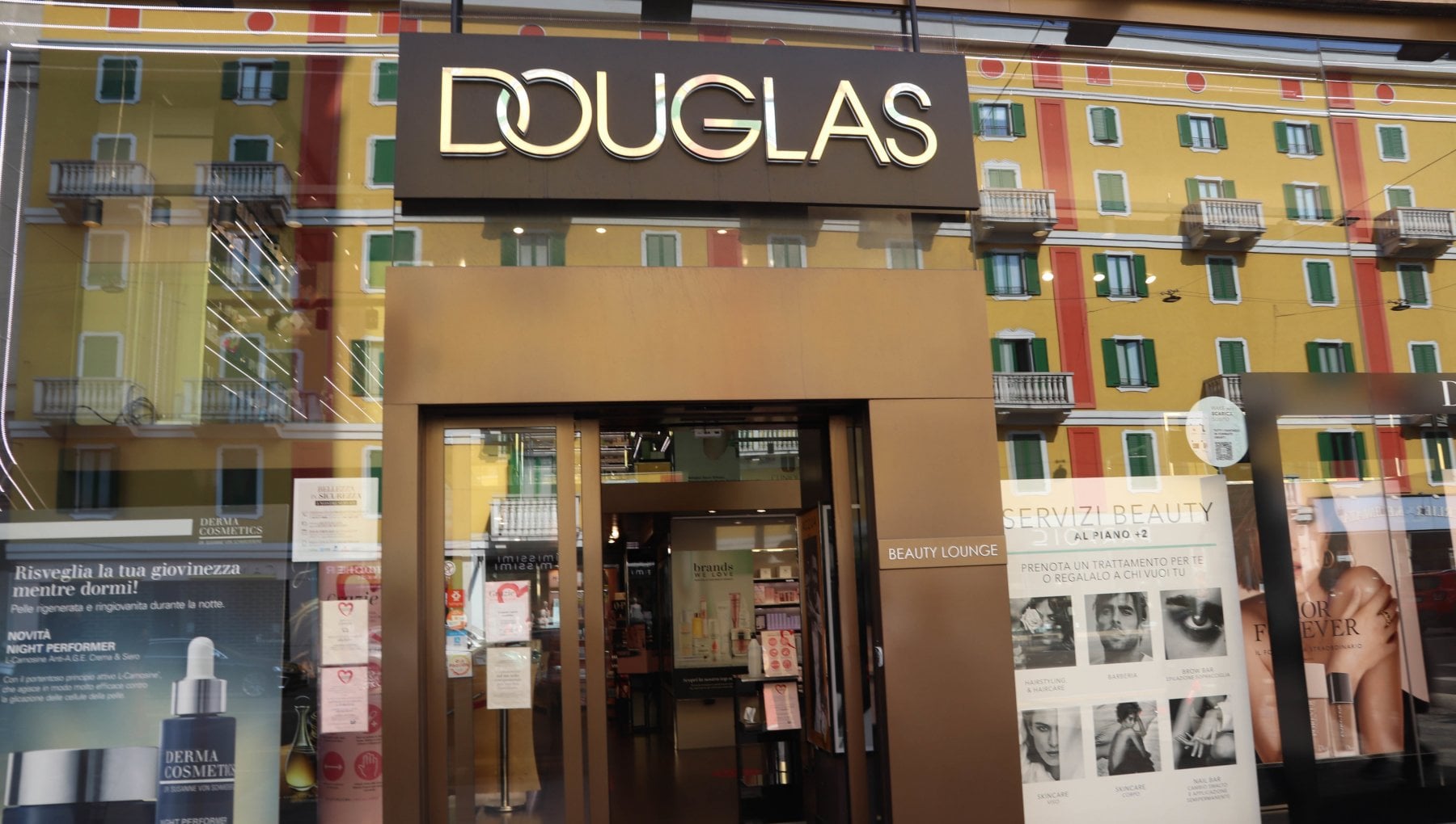 Douglas chiude 128 profumerie, venti solo in Lombardia, coinvolti 457  lavoratori - la Repubblica