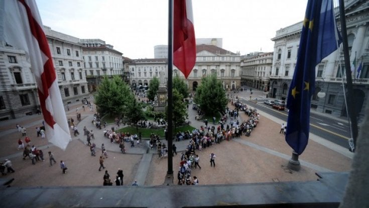 Piazza Scala vista da Palazzo Marino, sede del comune di Milano