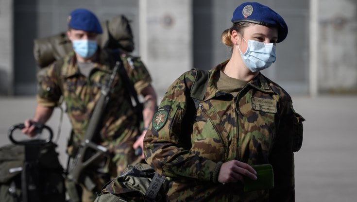 La svolta della Svizzera, finalmente mutande femminili alle donne soldato