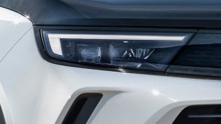 Opel Mokka, i fari del futuro <br />sono serviti