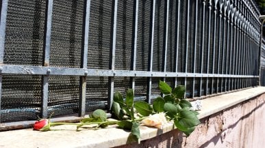 Milo saluta Battiato, il parroco: "Con lui fino alla fine". Telefona anche l'ambasciata di Cuba