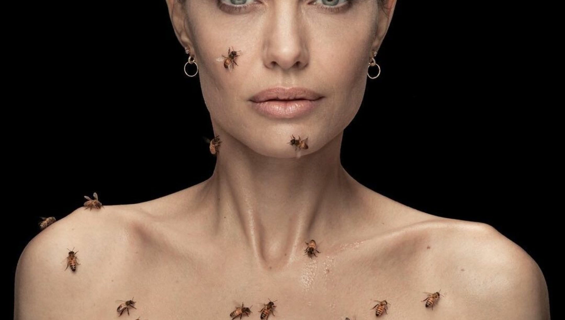 Angelina Jolie coperta di api contro il rischio estinzione - la Repubblica