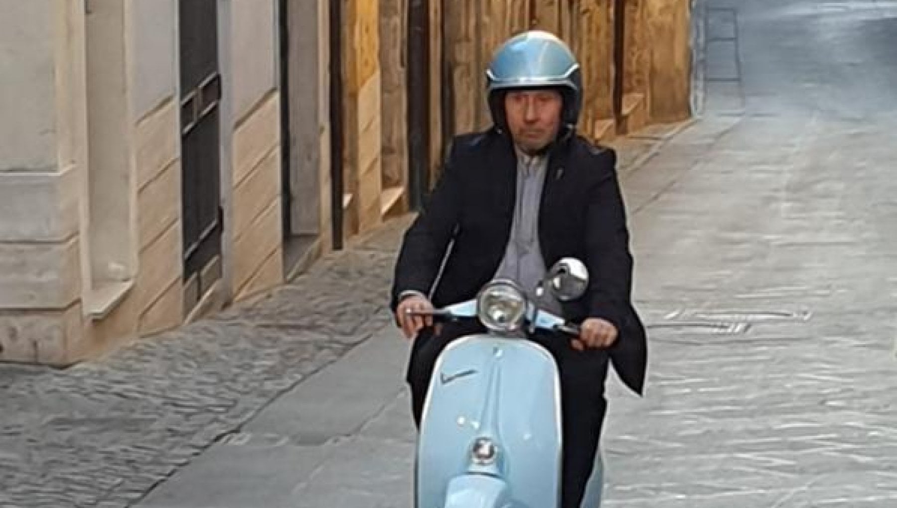 Maurizio Battista torna a teatro e in tv: "Un viaggio indietro nel tempo, una favola dal sapore antico" - Vimarsana News
