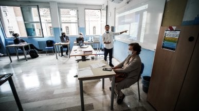 <a href="https://puntoitalia.online/speciali/scuola/maturita/edizione2017/2017/06/14/news/maturita_verifica_la_tua_preparazione_con_i_nostri_quiz-168120032/"><strong>&middot; Test breve</strong></a><br /><a href="http://static.repubblica.it/repubblica/10-p/quiz_maturita/letteratura4/frameset.exclude.html"><strong>&middot; Test integrale</strong></a><a href="https://puntoitalia.online/speciali/scuola/maturita/edizione2017/2017/06/14/news/maturita_verifica_la_tua_preparazione_con_i_nostri_quiz-168120032/"><strong><br /></strong></a>