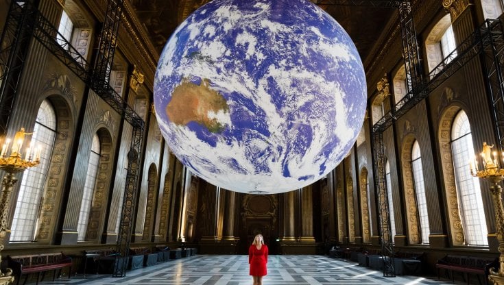 "Gaia", l'installazione di Luke Jerram al Royal Naval College di Greenwich, Londra