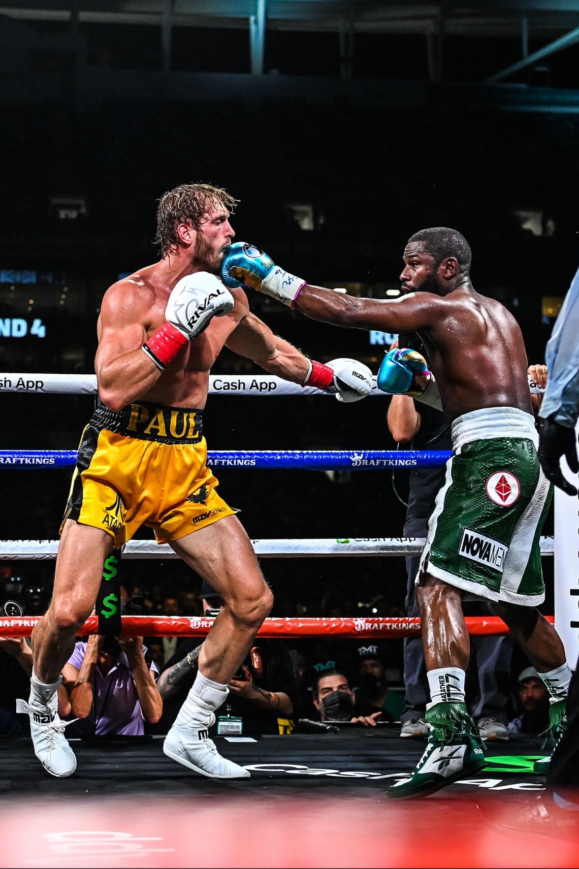 Mayweather Domina Su Logan Paul Ma La Boxe Un altra Cosa La Repubblica