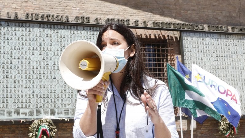 Conti vs Lepore: la renziana di sinistra che spaventa il Pd. A Bologna le primarie dei parenti serpenti