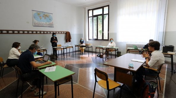 Il monito di Serianni: "Dopo la pandemia, si ritorni al tema di italiano: ha una funzione insostituibile"