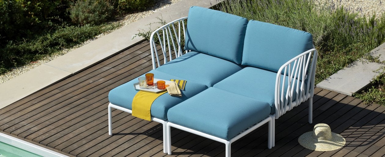 Komodo, il divano modulare per outdoor di Nardi, disponibile in diverse finiture colore