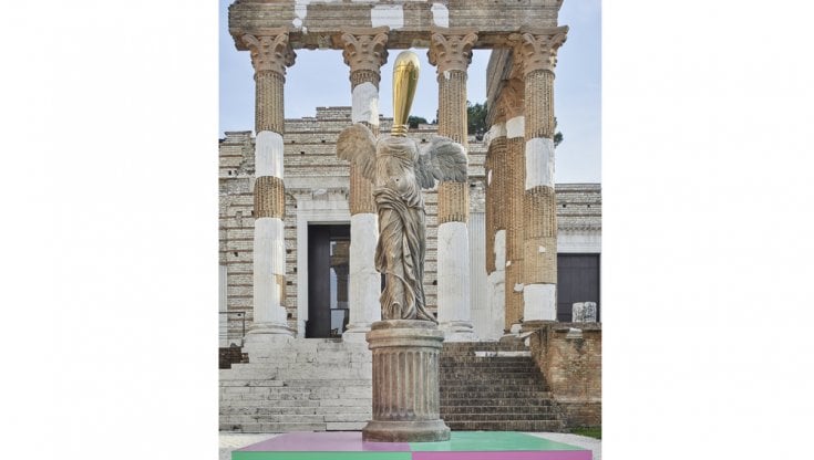 La Nike metafisica, uno degli otto allestimenti realizzati a Brescia nell&rsquo;ambito di Palcoscenici Archeologici (Alessandra Chemollo/ Fondazione Brescia Musei)