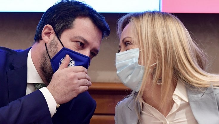 Sondaggi, Fratelli d'Italia quasi a un punto dalla Lega. Pd stabile, grillini in calo