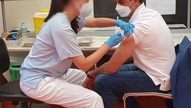 Coronavirus nel mondo, in Usa vaccinazione completa quasi per la metà dei cittadini. La Colombia in difficoltà