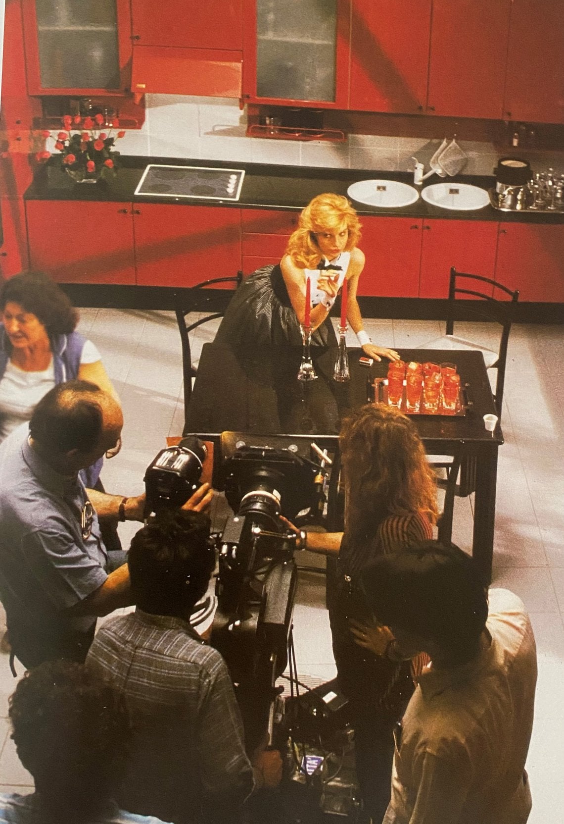 Lorella Cuccarini sul set di una pubblicit&agrave; per la Scavolini