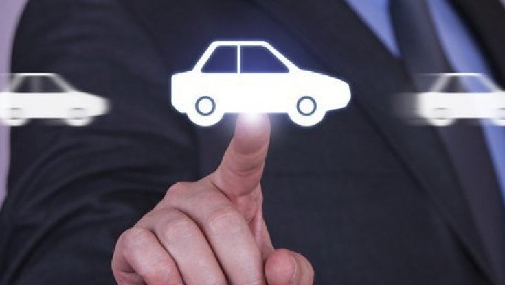 Auto per le vacanze? Cresce dell'84% il costo del noleggio