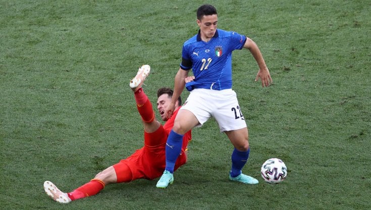 Raspadori in azione durante Italia-Galles
