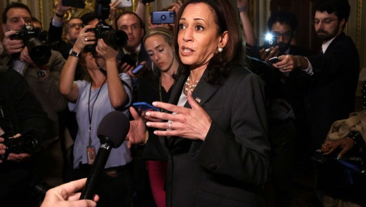 La vicepresidente Kamala Harris in senato dopo la discussione sul "For the People Act"