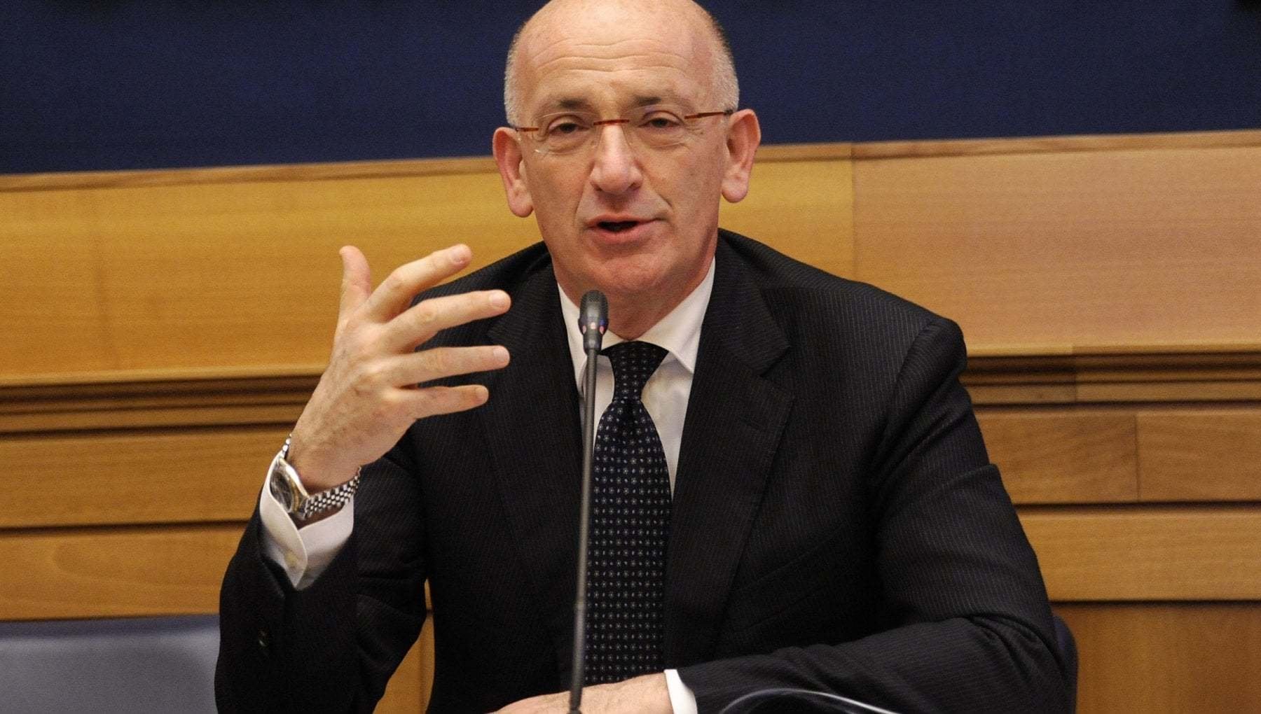 Sisto L ex Avvocato Di Berlusconi In Piazza Con I Penalisti La 