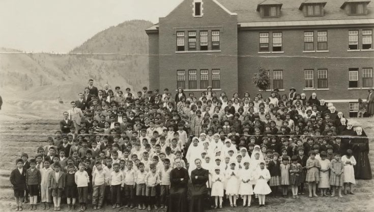 Una foto della scuola di Kamloops, dove meno di un mese fa furono trovatii resti di oltre 200 bambini
