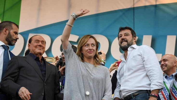 Giorgia Meloni con Silvio Berlusconi e Matteo Salvini