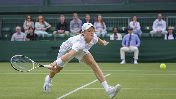 Wimbledon, l'erba non è verde per Sinner: sconfitto al primo turno