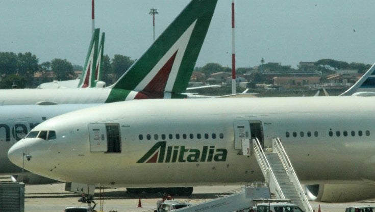 Alitalia, arrivano 100 milioni per rimborsare i biglietti