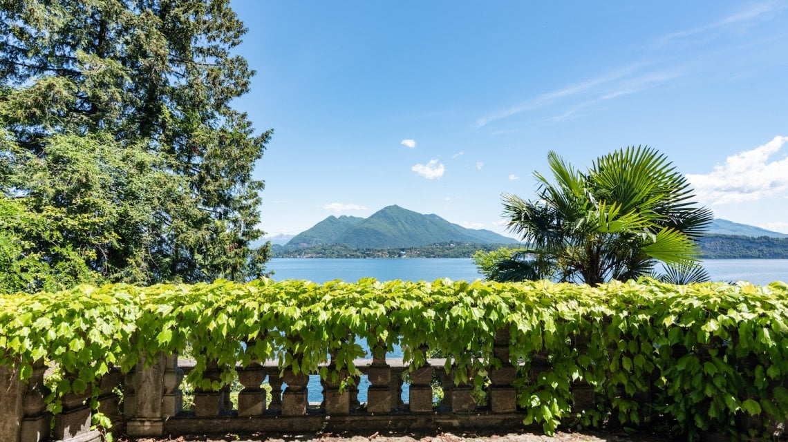 La dimora vanta una posizione privilegiata sul Lago Maggiore&nbsp;