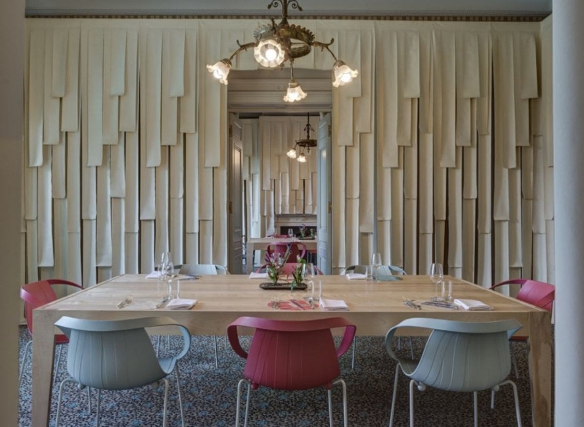 I tavoli in acero naturale massello realizzati da Studio F per Leftover Design a Casa Italia