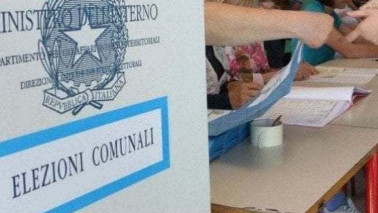 Amministrative, si fa strada l'ipotesi di votare il 3 ottobre. Si cerca l'accordo