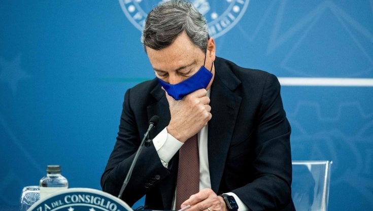 Ferie dei politici, il potere che non va in vacanza: da Andreotti a Draghi storie di stakanovisti e insonni