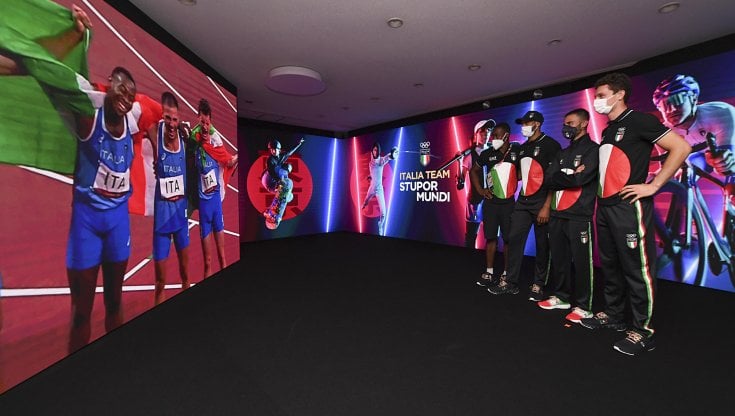 Filippo Tortu, Marcell Jacobs, Fausto Desalu e Lorenzo Patta, a Casa Italia dopo la conferenza stampa per la vittoria nella 4x100