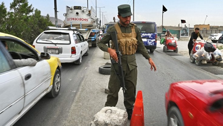 Un poliziotto afghano a Kabul
