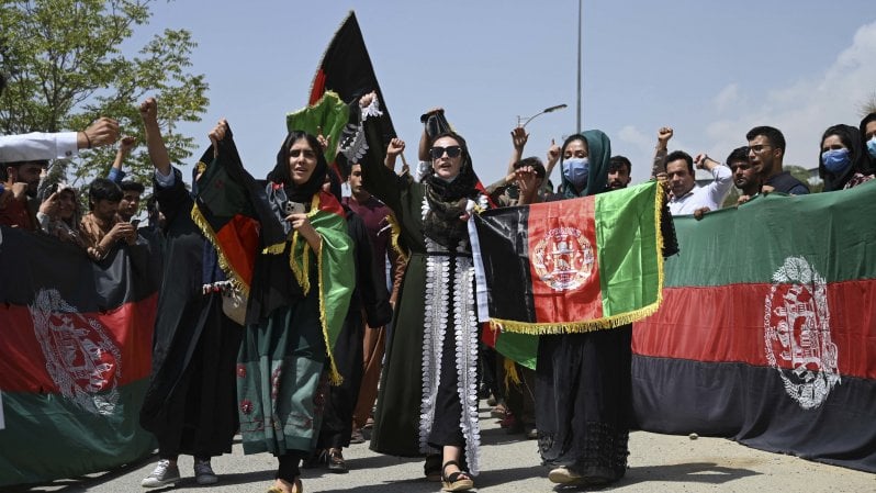 Dancing in the Mosque - La resistenza delle donne afghane nonostante la caduta di Kabul in mano ai talebani <a href="https://puntoitalia.online/dossier/esteri/racconti-afghani/2021/08/19/news/dancing_in_the_mosque_-_afghan_women_s_resistance_despite_fall_of_kabul_to_taliban-314560385/" class="Articolo"><strong>English version</strong></a>