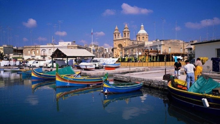 Il regista Maccarinelli a Malta: "Senza due dosi di vaccino non si entra, è surreale" 