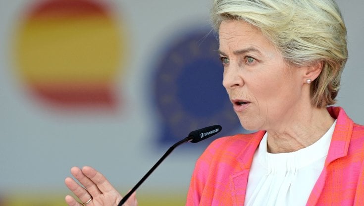 Ursula von der Leyen, presidente della Commissione europea, visita un centro per rifugiati afghani in Spagna