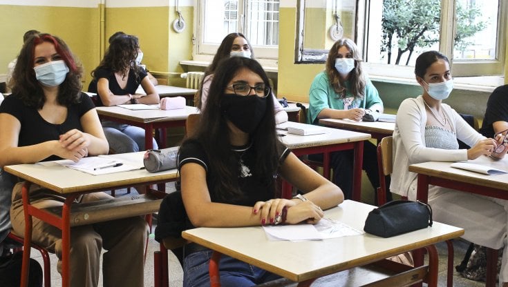 Camper e hub nelle scuole | la corsa per vaccinare due milioni di studenti - Vimarsana News