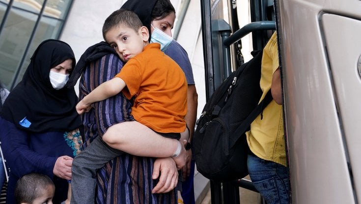 Da Kabul a Roma: il viaggio dei profughi "sfiniti e spaventati" 