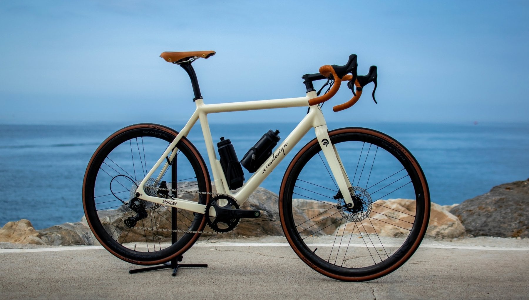 Nove kg in giro per la città, ecco l'e-bike da corsa più leggera al mondo -  la Repubblica
