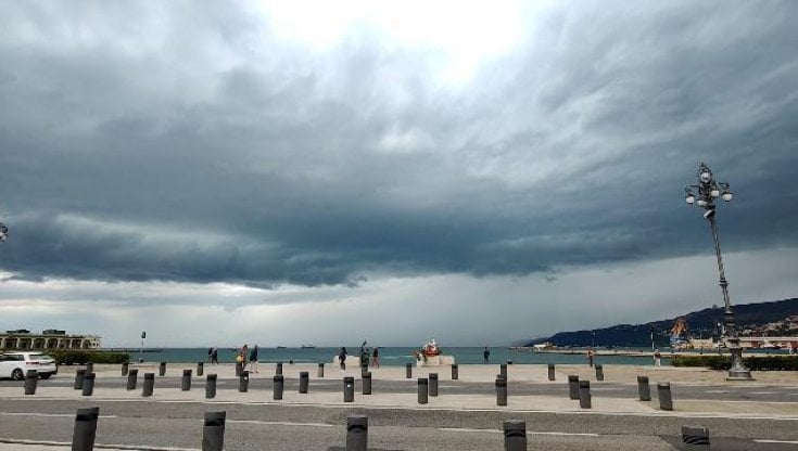 Maltempo, oggi allerta gialla in 4 regioni. Weekend spezzato dai temporali