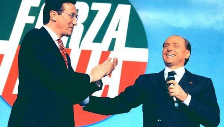 Una foto d'archivio che ritrae Gianfranco Fini e Silvio Berlusconi
