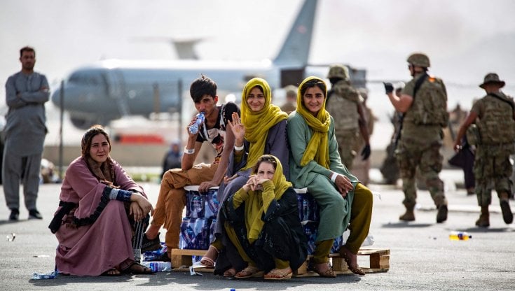 Aeroporto di Kabul: afghani in attesa di essere evacuati