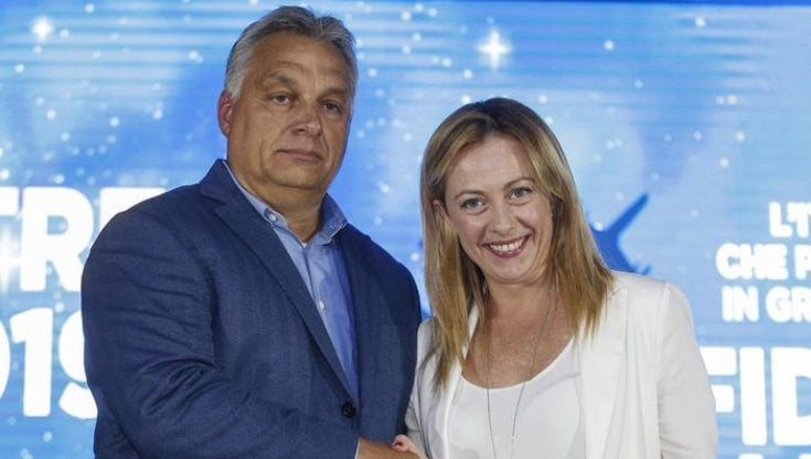 Meloni incontra Orban a Roma: "I rifugiati afghani non gravino sull'Ue"