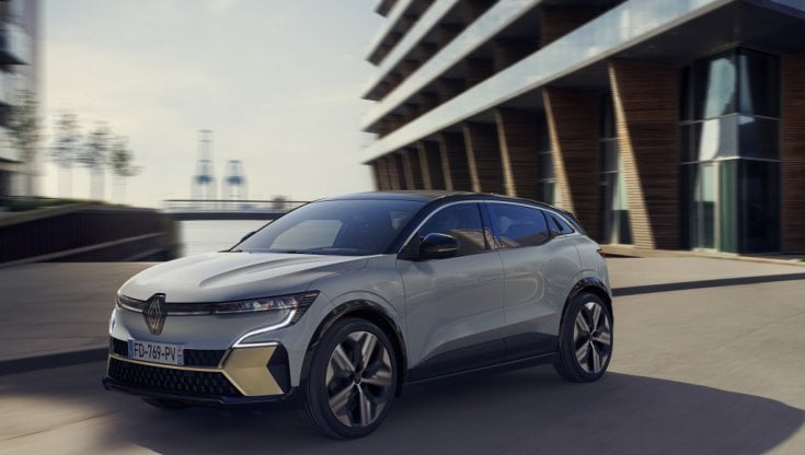 Mégane E-TECH Electric, Renault scende in campo con la nuova elettrica 100%  