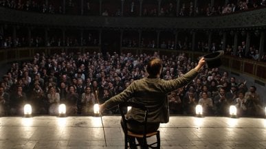 'Qui rido io': lo specchio magico che riflette teatro e vita
