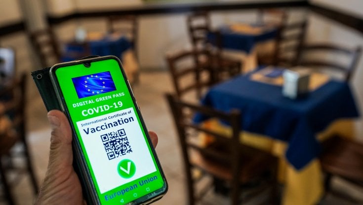 Covid, Provenzano (Pd): "Salvini parla come un  No Vax, la Lega lo deve sfiduciare".  Pregliasco: "In primavera il Green Pass non servirà più"