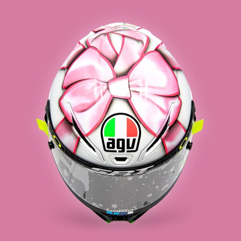 Valentino Rossi, fiocco rosa sul casco: dedica a bambina in arrivo - la  Repubblica