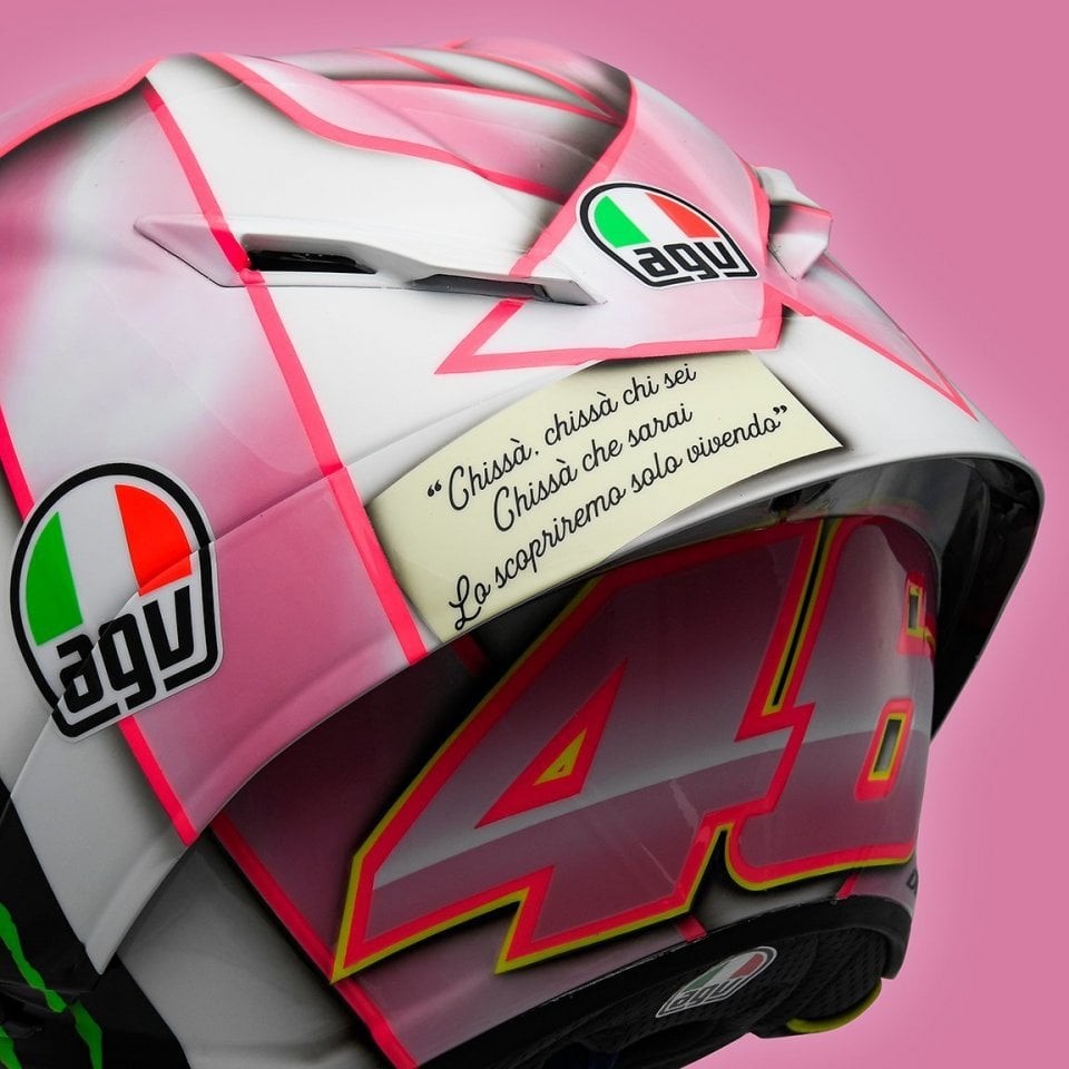 Valentino Rossi, fiocco rosa sul casco: dedica a bambina in arrivo - la  Repubblica