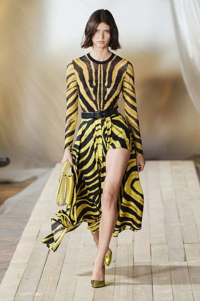 La sfilata di Roberto Cavalli per la primavera-estate 2022 - la Repubblica